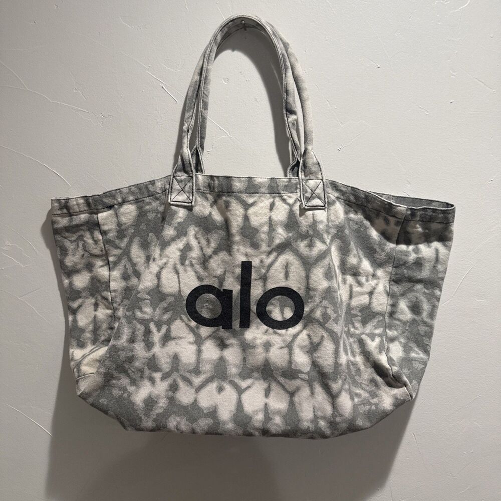 Alo Yoga Gym Bag Carryall Fabric Gray Tie Dye Print Exercise Gym
